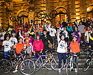 Bicicletada da Hora do Planeta 2013, no centro de São Paulo, em frente ao Teatro Municipal