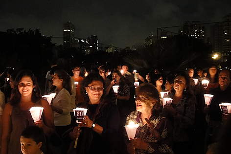 Em São Paulo e em todo o Brasil, as velas substituíram as lâmpadas durante a Hora do Planeta 2010.
© WWF-Brasil/Juvenal Pereira Em São Paulo e em todo o Brasil, as velas substituíram as lâmpadas durante a Hora do Planeta 2010. rel=