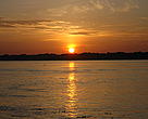 Foto do por de sol no rio Negro, encontro das Águas.