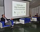 Cláudio Maretti (WWF-Brasil) e Fernanda Carvalho (TNC) debatem impactos de alterações no Código Florestal em acordos internacionais.