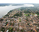 Vista aérea de Itaituba, às margens do rio Tapajós, Pará.