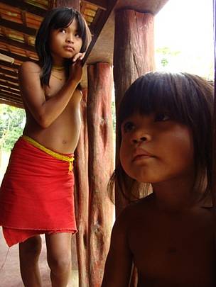 CrianÃ§as wajÃ£pi, moradoras do entorno do Parque Nacional Montanhas do Tumucumaque 
	Â© WWF-Brasil/  Cassandra Oliveira